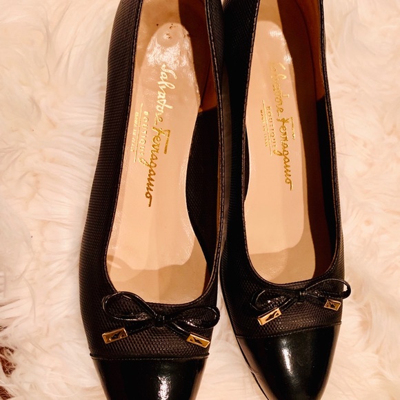 Salvatore Ferragamo 1/2 inch ladies shoe - Picture 7 of 7